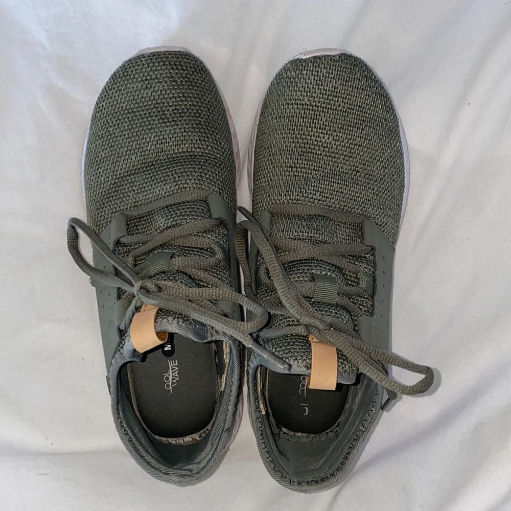 Cool Wave Athletic Shoes